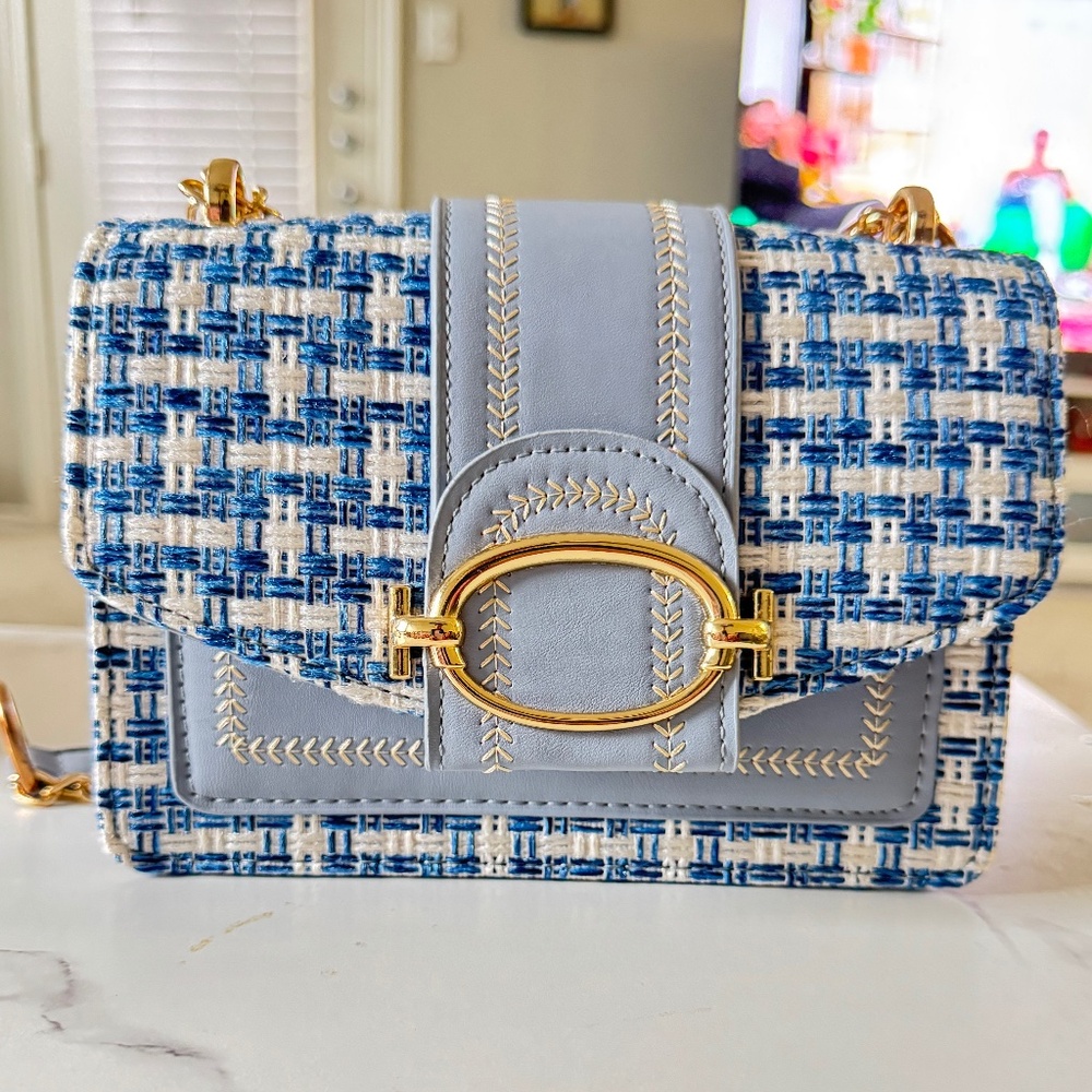 Light blue shoulder bag